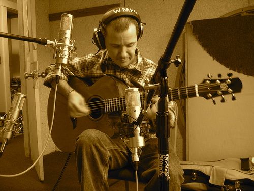 guitarplayer-recording-sepia