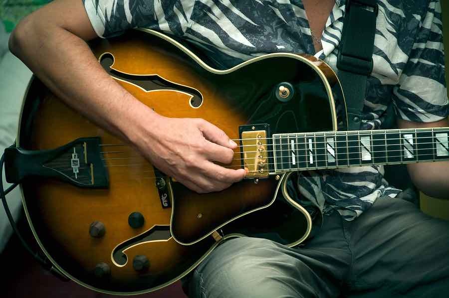 The Mighty Mixolydian Scale over A Blues - GUITARHABITS
